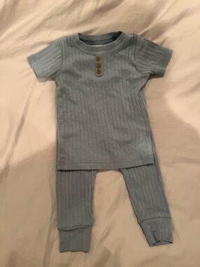 Carters pajamas size 12 months